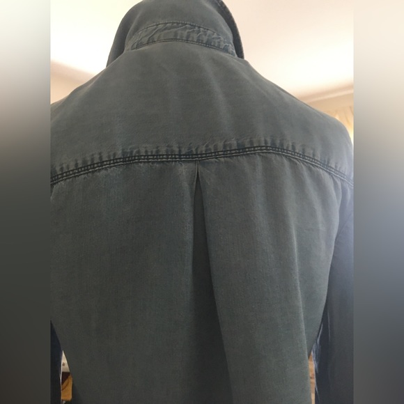Alta soft chambray top/tab sleeves size M - Picture 2 of 5